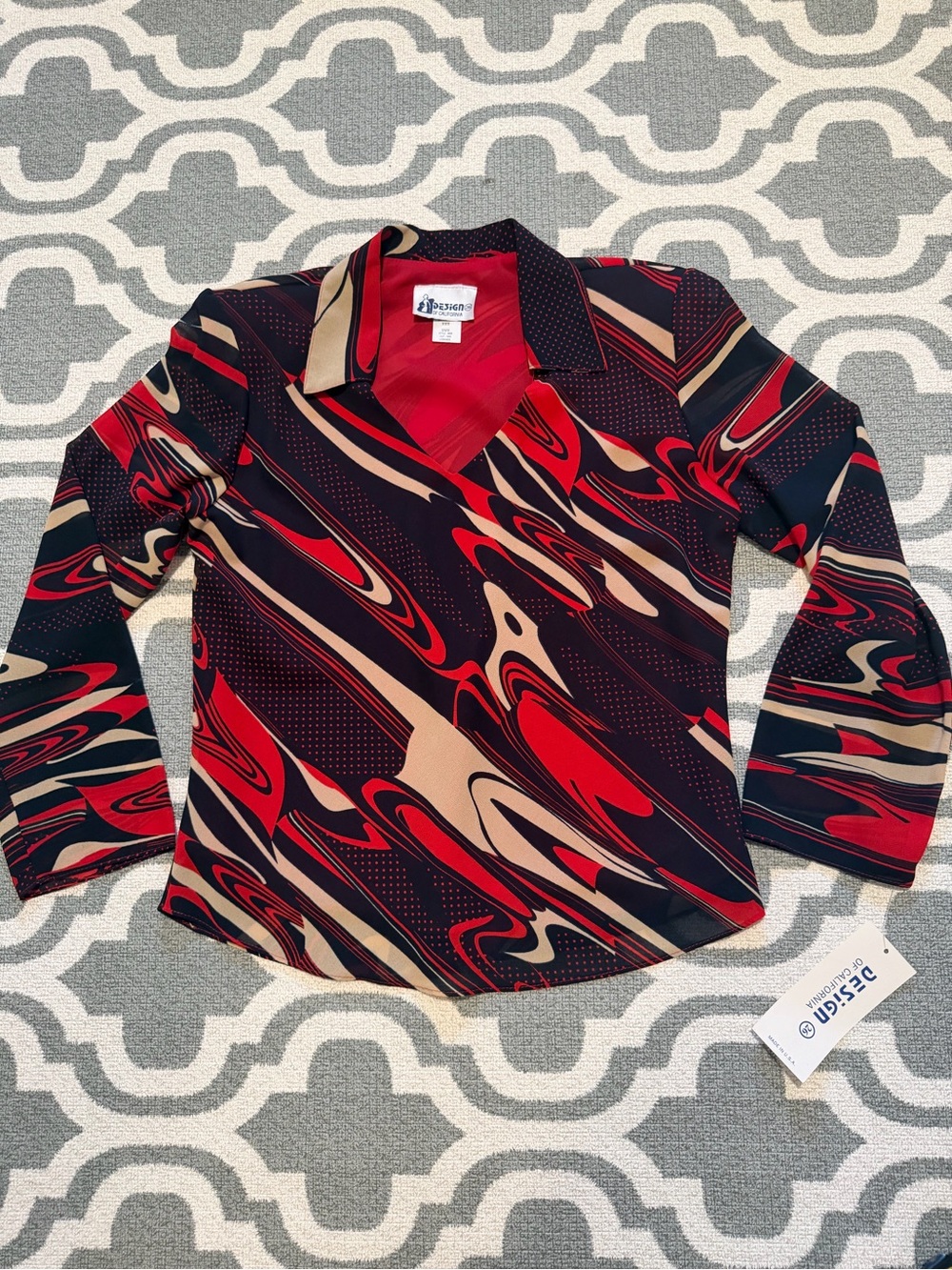 Vintage w/ Tags! Design California women’s large red black swirl collared blouse